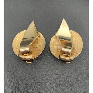Vintage Marvella Gold Tone Mid Century Unique Clip On Earrings Signed